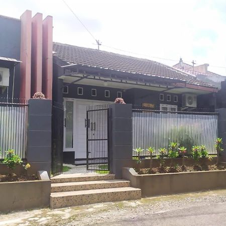 Endah Homestay Syariah 푸르워케르토 외부 사진